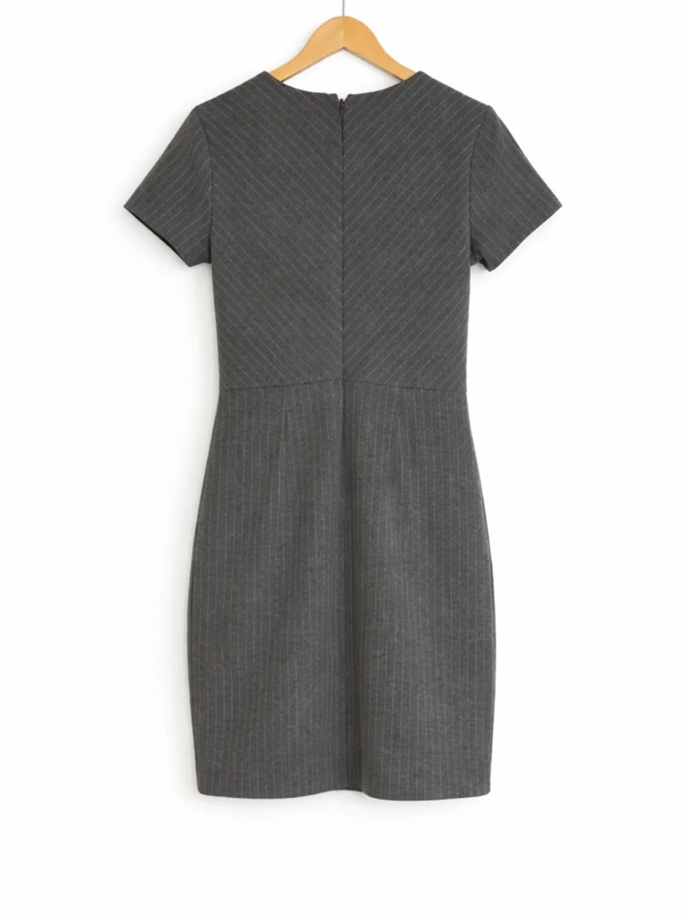 Banana Republic Grey Pinstripe Sheath Dress – Size 6 - Picture 3 of 11